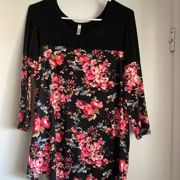 3/4 sleeve stripped and floral tops - Picture 3 of 3